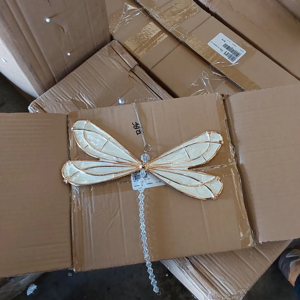 BOXED CRYSTAL DRAGONFLY WALL DECOR PIECE