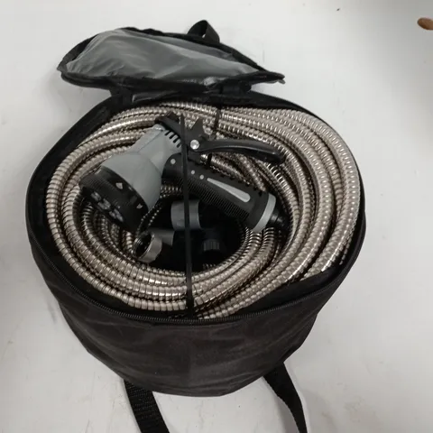 EXPANDING GARDEN HOSE WITH SPRAYER IN CARRY BAG