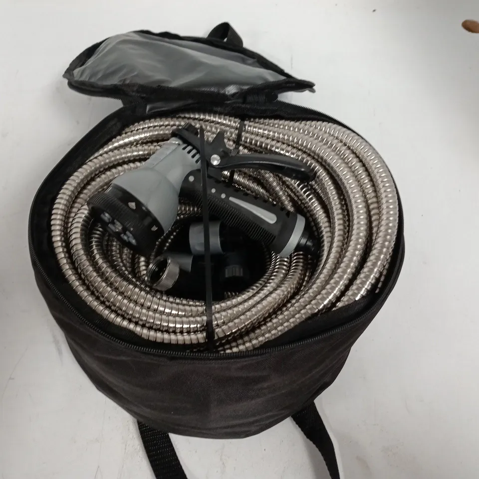 EXPANDING GARDEN HOSE WITH SPRAYER IN CARRY BAG