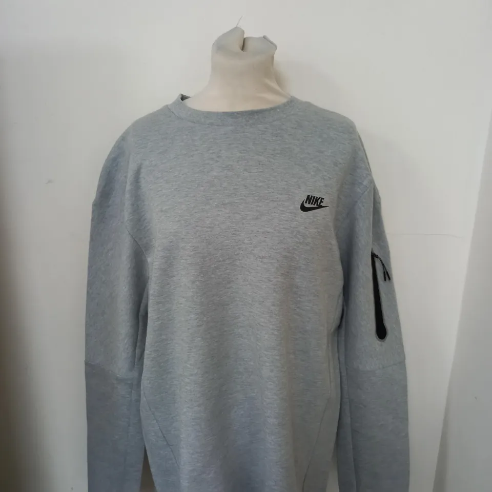 NIKE LOGO TECH SWEATSHIRT SIZE L