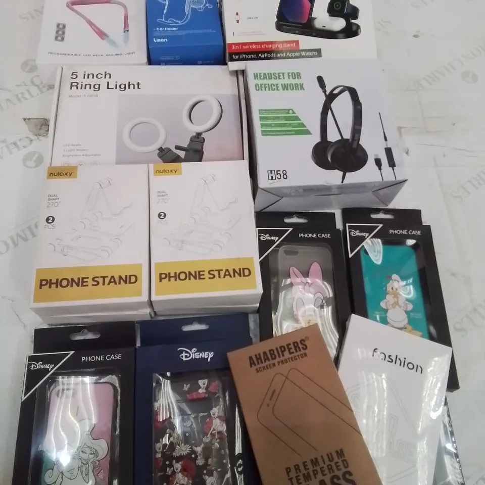 BOX CONTAINING LARGE AMOUNT OF BOXED ELECTRICAL ITEMS TO INCLUDE: WIRELESS PHONE CHARGERS, PHONE CASES, PHONE STANDS, RING LIGHTS ETC.