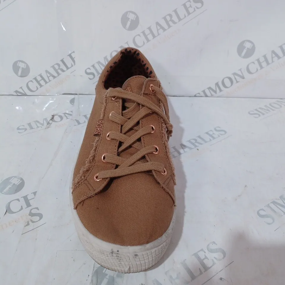 PAIR OF BOBS FROM SKECHERS MEMORY FOA LACE P TRAINERS IN TAN SIZE 6