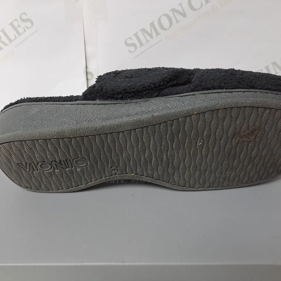 VIONIC BOXED BLACK SLIPPERS SIZE 5