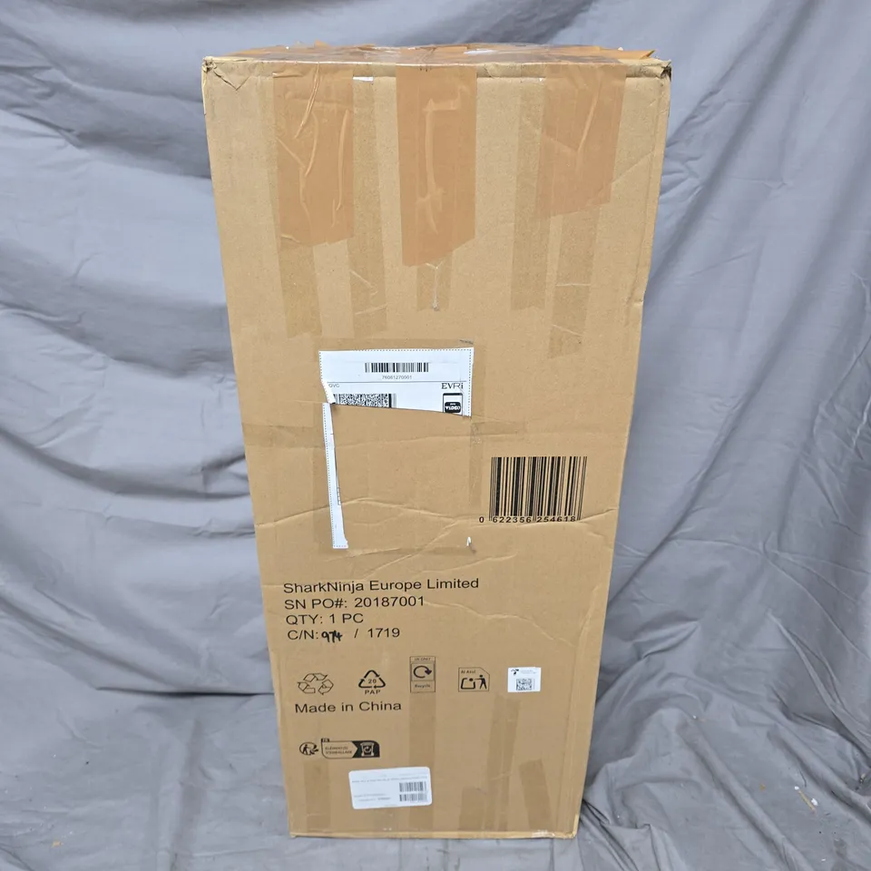 SHARK STRATOS CORDLESS VACUUM W/ ANTI HAIR WRAP & CLEAN SENSE IQ IZ400UKT