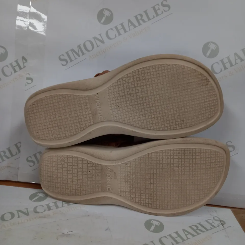 VIONIC BROWN SANDALS SIZE 6 