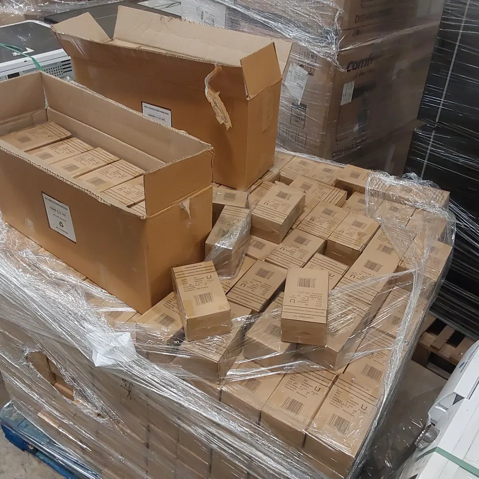 PALLET CONTAINING APPROXIMATELY 650x 4PCS BRAND NEW BOXED EARBUDS ORGANISERS 