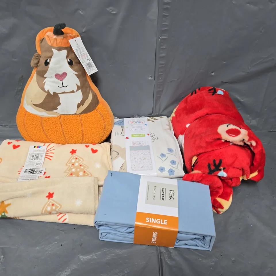 LARGE BOX OF APPROXIMATELY 10 ASSORTED ITEMS TO INCLUDE CUSHIONS, THROWS AND DUVET SET
