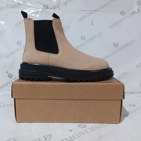 BOXED PAIR OF ASOS DESIGN CHELSEA SUEDE BOOTS IN BEIGE UK SIZE 7