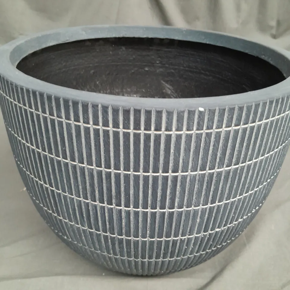 37cm PLANTER BLACK WASH - COLLECTION ONLY