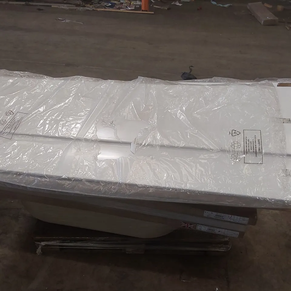 PALLET CONTAINING ASSORTED BATHROOM TUBS AND SIDE PANELS
