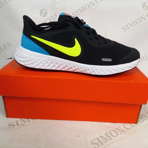 BOXED PAIR OF NIKE REVOLUTION 5 SHOES IN BLACK/LIME/BLUE UK SIZE 3.5