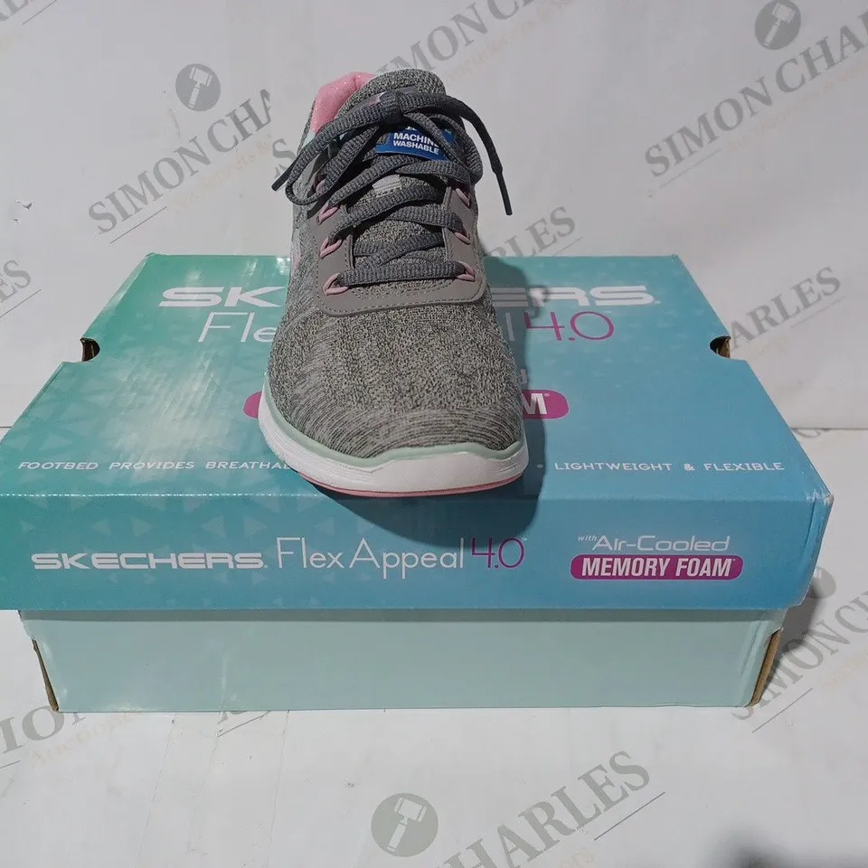 BOXED PAIR OF SKECHERS FRESH MOVE TRAINERS IN GREY UK SIZE 4