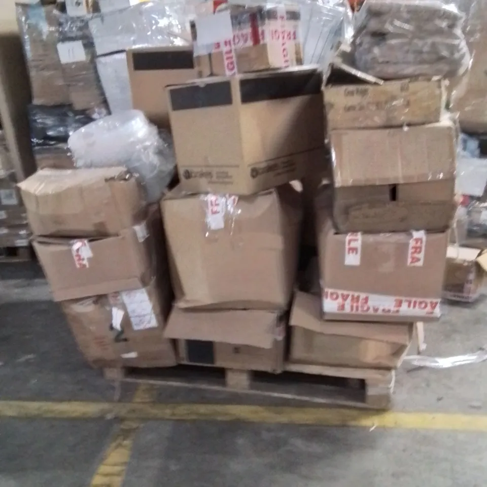 PALLET CONTAINING CATERING ITEMS SUCH AS;SERVING BOWLS,APRONS,PLATES 