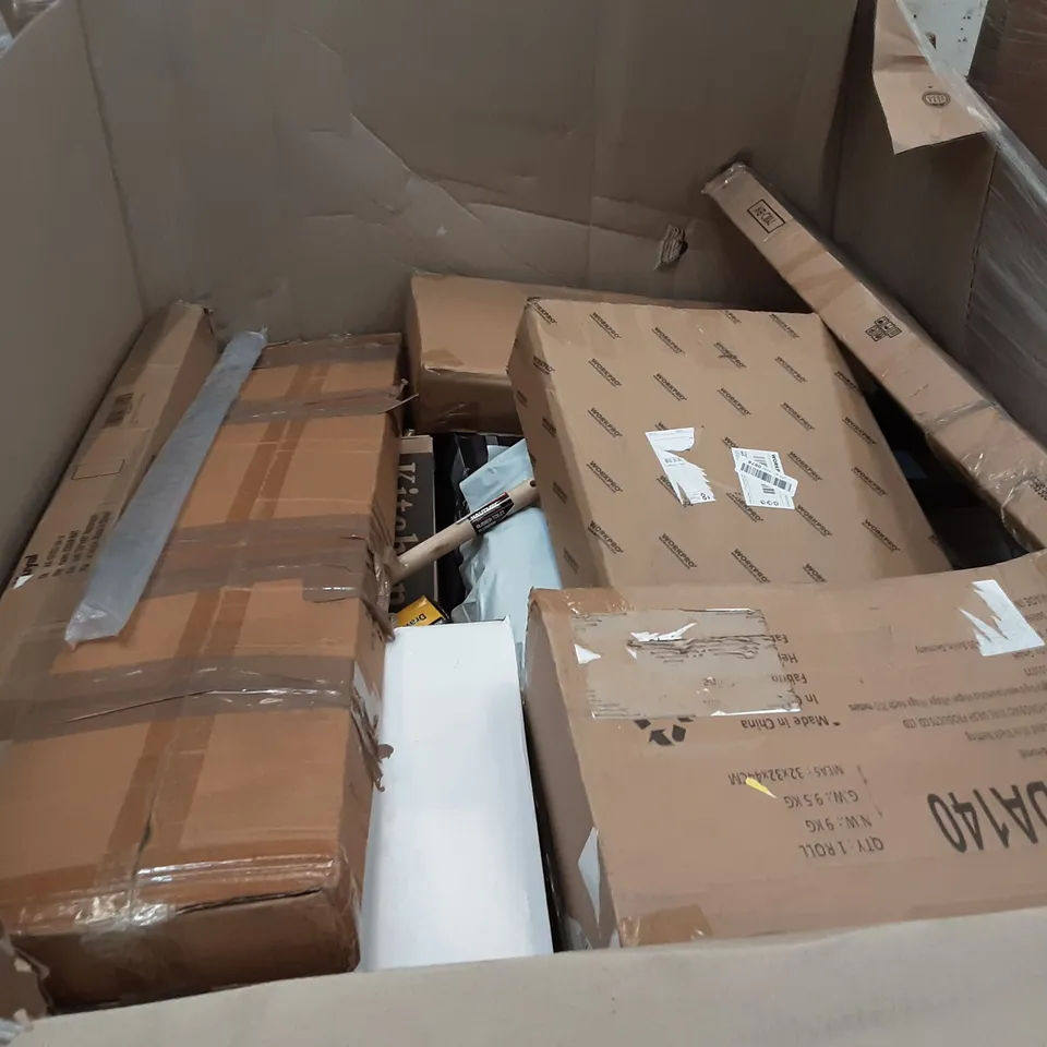 PALLET OF ASSORTED PRODUCTS INCLUDING YUDA, VALU-AIR HEAVY DUTY FRAMING MAILER, LED BATTEN LIGHT, DSEAP COAT RACK, AMAGABELI GARDEN&HOME GREEN PC COATED WIRE MESH NETTING