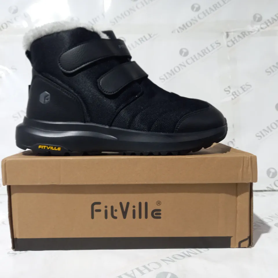 BOXED PAIR OF FITVILLE COZYCORE BOOTS IN BLACK UK SIZE 10