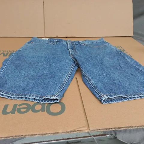 LEVI'S 505 STRAIGHT FIT DENIM SHORTS, SIZE 36, BLUE β MADE IN LESOTHO