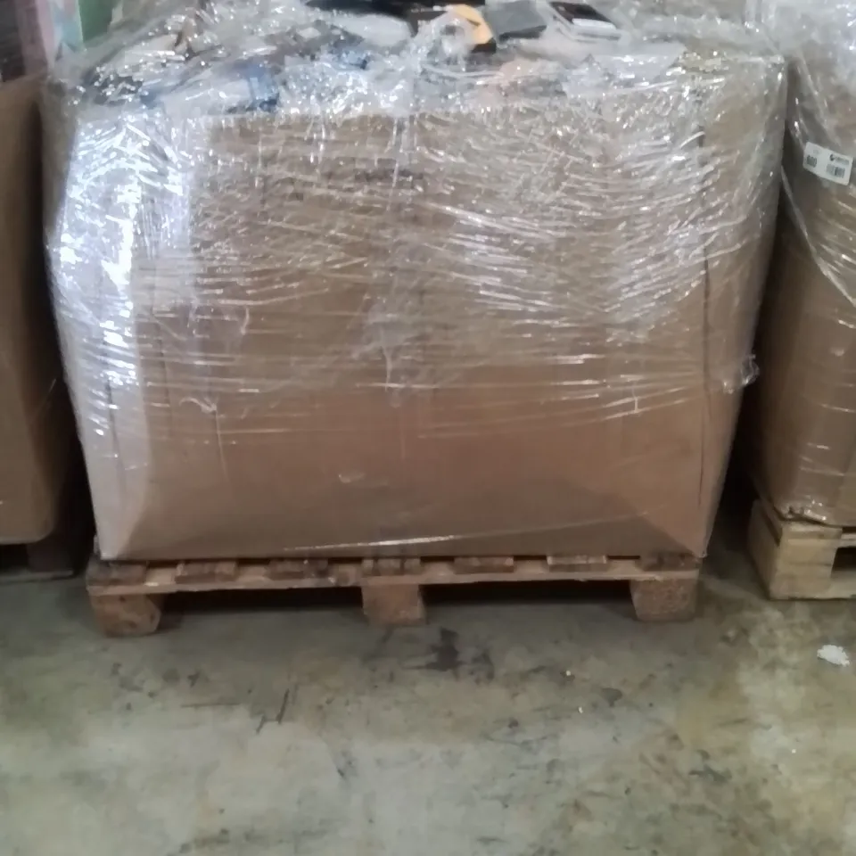 PALLET CONTAINING A LARGE QUANTITY OF PHONE CASES,SCREEN PROTECTORS 