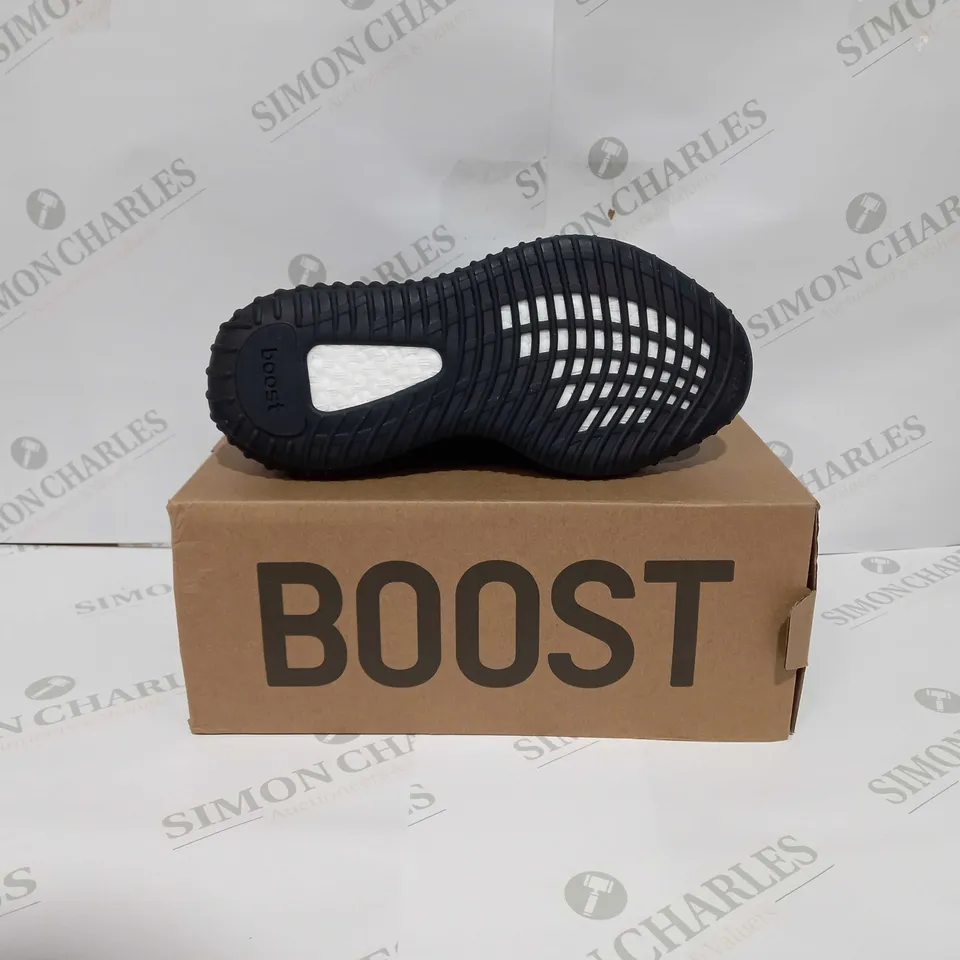 YEEZY BOOST 350 V2 IN BLACK - UK 5