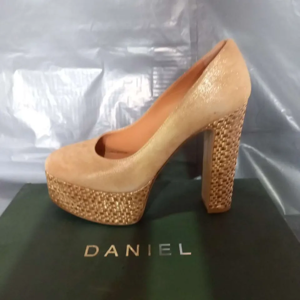 BOXED DANIEL IOWA PLATFORM COURT SIZE 37