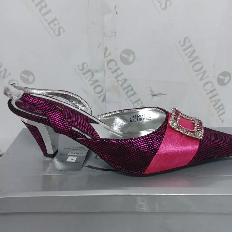 BOX OF APPROXIMATELY 10 PAIRS OF SHOES TO INCLUDE DENIM SHOES, LOW HEELS, HIGH GEM HEELS ETC