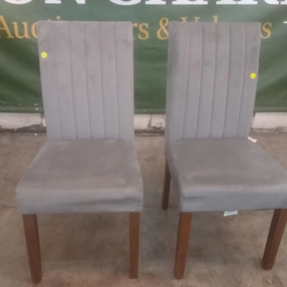 SET OF 2 DESIGNER SALISBURY UPHOLSTERED DINING CHAIRS GREY PLUSH FABRIC DARK OAK LEGS