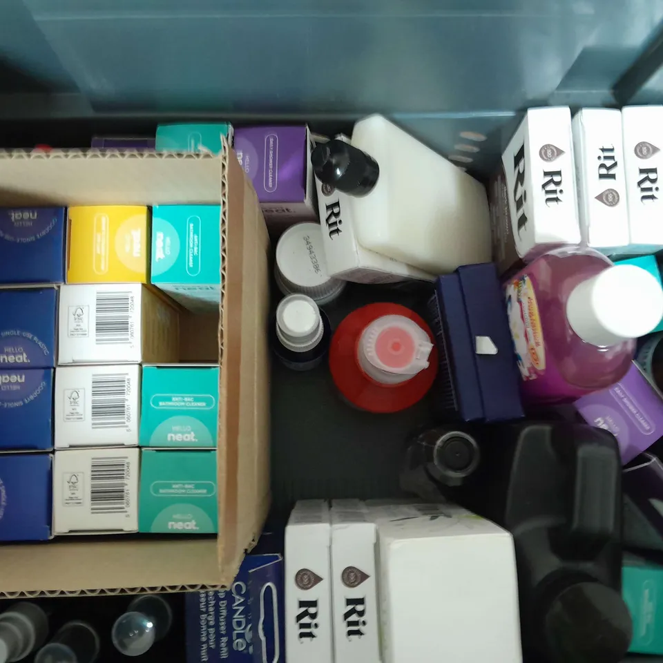 APPROXIMATELY 20 ASSORTED HOUSEHOLD ITEMS TOO INCLUDE, NEAT, TRUE LAVENDER, CANDLES  , ETC 