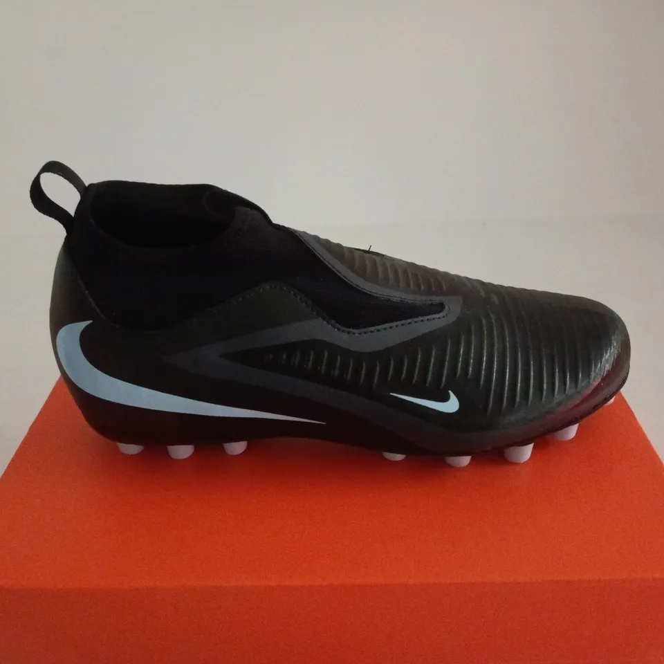 NIKE JUNIOR PHANTOM FOOTBALL BOOTS UK 5 KIDS BOXED