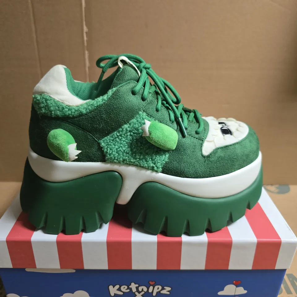 BOXED PAIR KOI X KETNIPZ BEANZILLA PLATFORM TRAINERS - GREEN, UK4