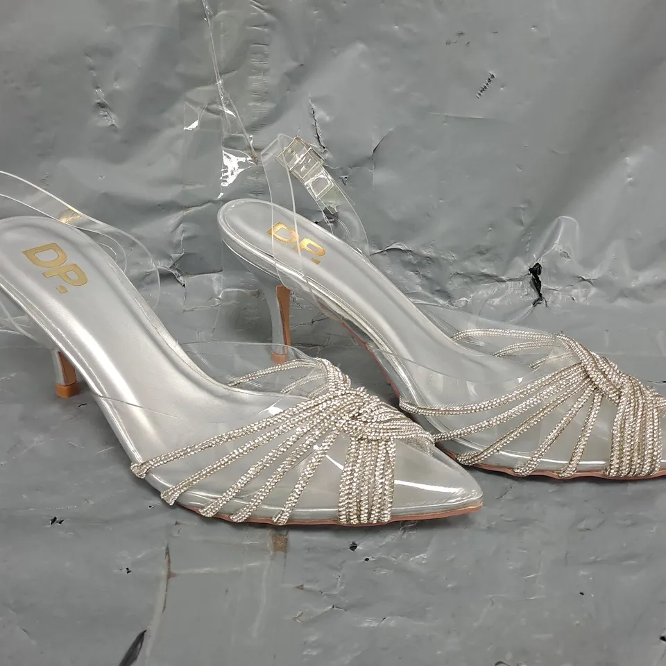BOXED PAIR OF DP POINTED TOE STILETTO HEELS IN CLEAR/SILVER W. DIAMANTE EFFECT SIZE 6