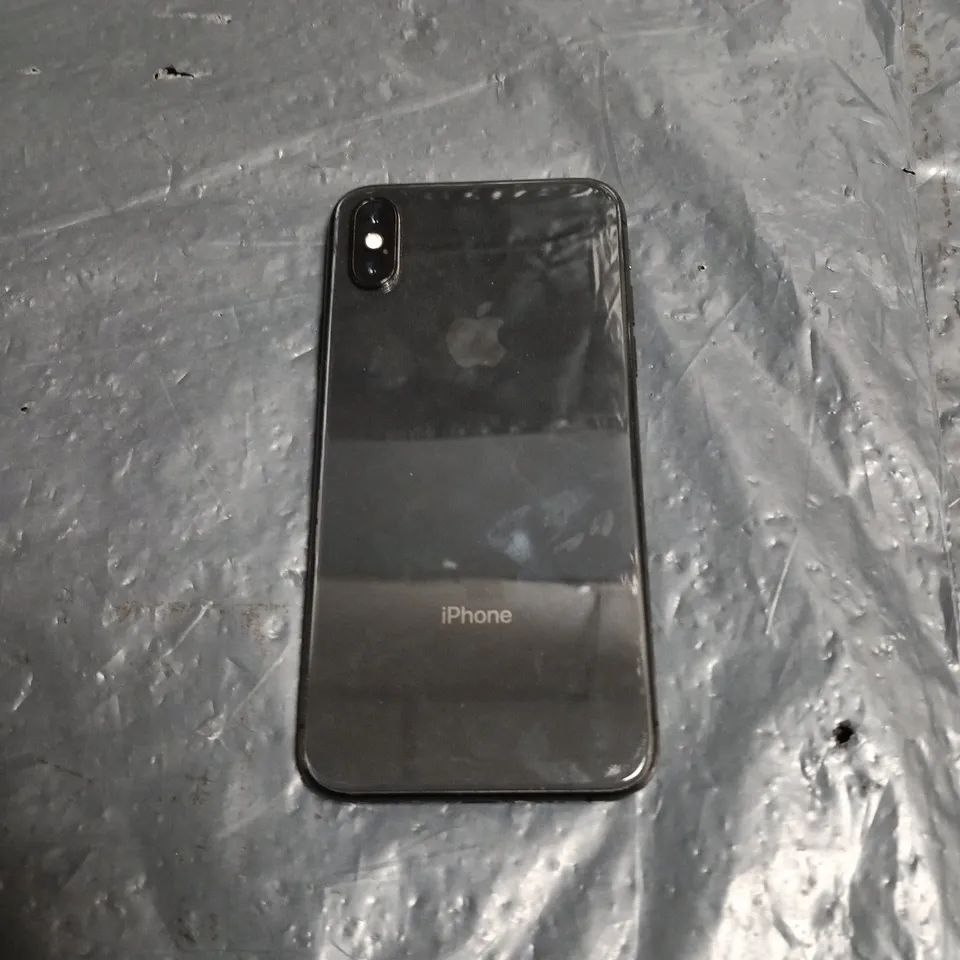 APPLE IPHONE XS – BLACK, WITH BOX AND USB-C TO LIGHTNING CABLE 