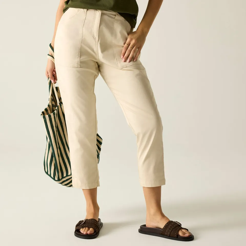 BRAND NEW REGATTA WOMEN'S SHOREBELLA CAPRI TROUSERS IN LIGHT VANILLA SIZE UK 10