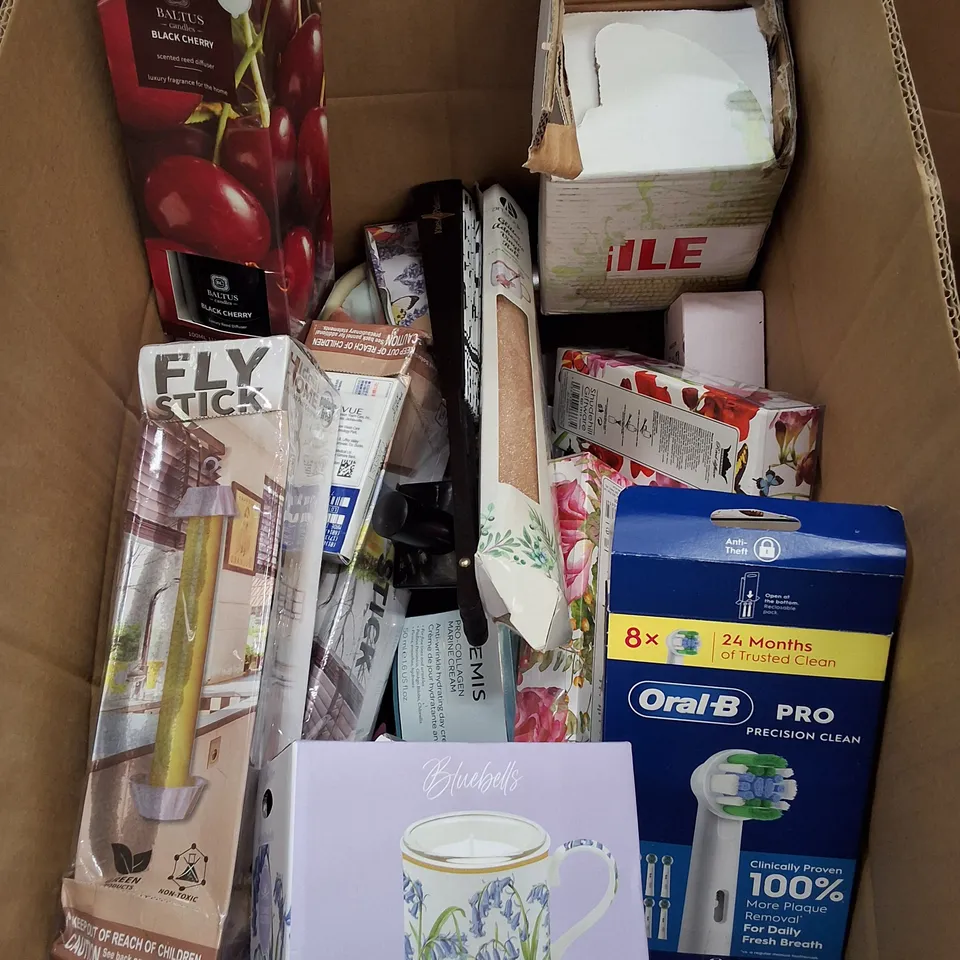 BOX CONTAINING ASSORTED PRODUCTS INCLUDING ORAL-B TOOTHBRUSH HEADS, HAND FAN, FLY STICK, CHERRY SCENTED REED DIFFUSER & MUG AND CANDLE SET