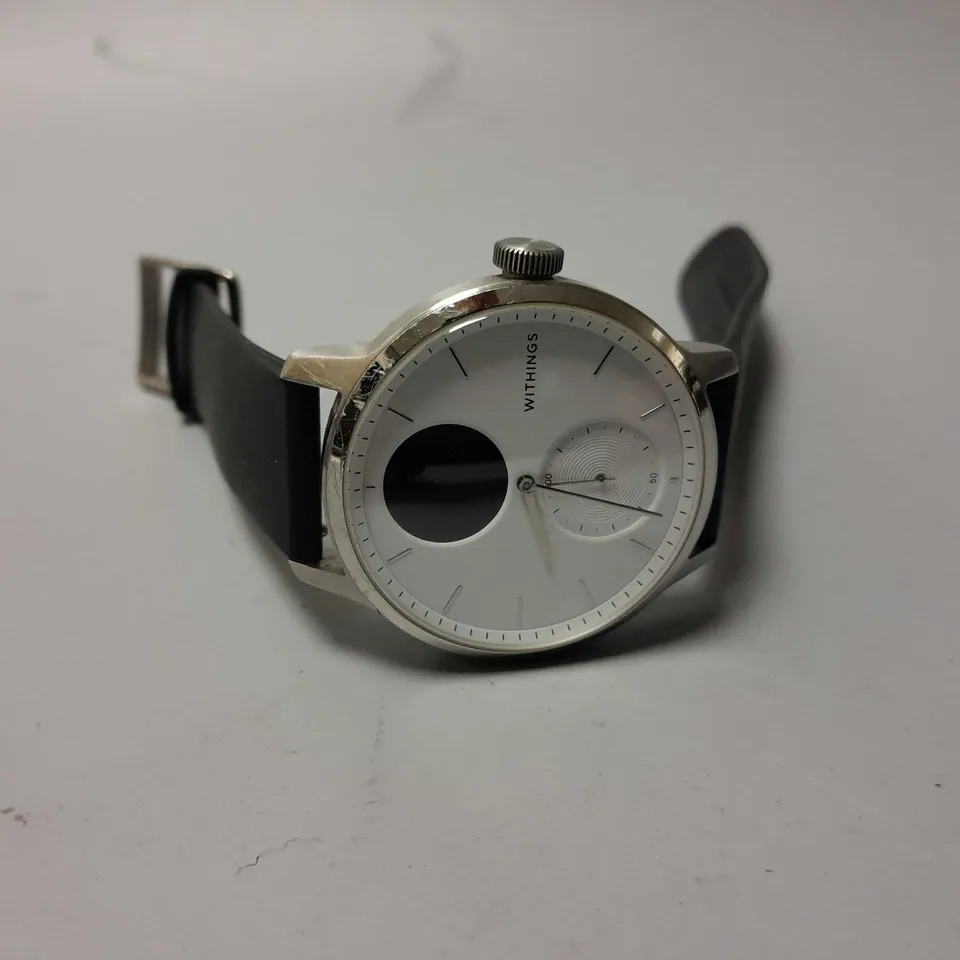 WITHINGS SCANWATCH - HYBRID SMARTWATCH WITH ECG (42MM) WHITE HYBRID DIAL / BLACK SILICONE (HWA09)