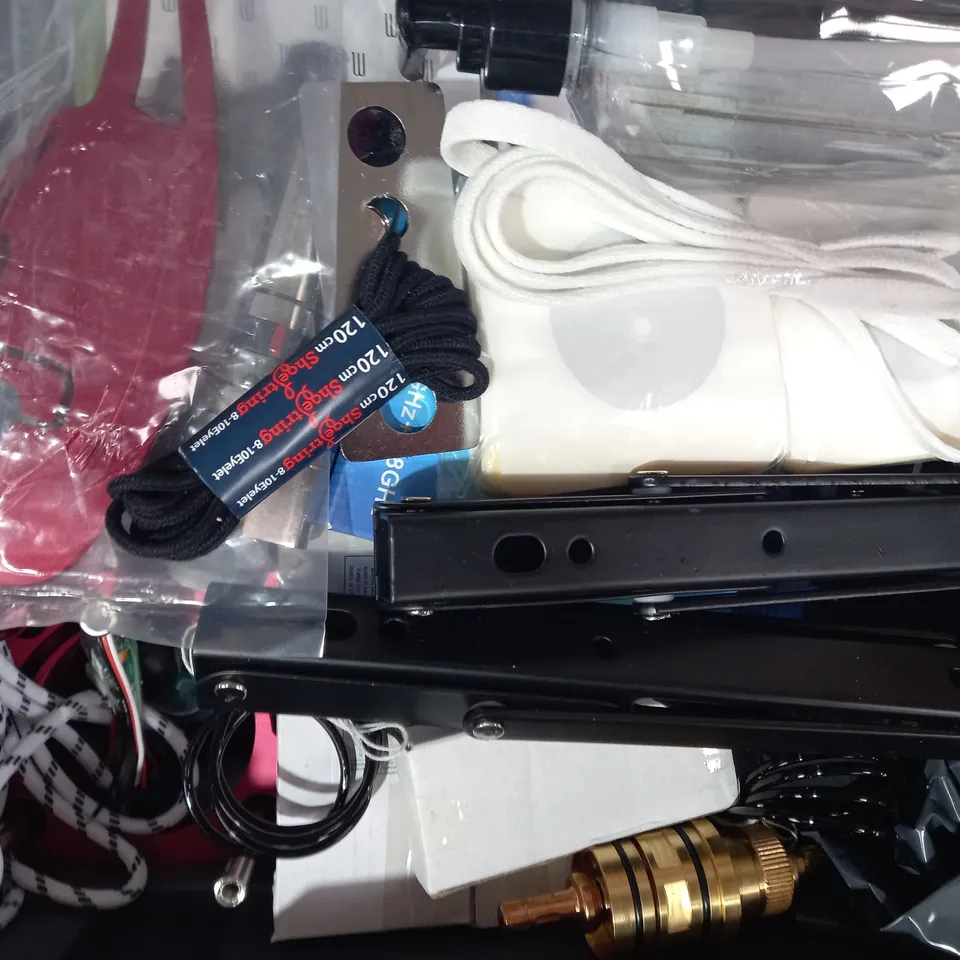 LOT OF APPROXIMATELY 10 ASSORTED HOUSEHOLD ITEMS TO INCLUDE RUBBER MALLET, KITCHEN TONGS, ETC