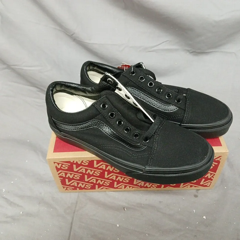 VANS BLACK CANVAS HIGH-TOP SNEAKERS – BOXED UK SIZE 4