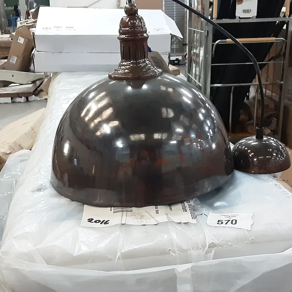BOX CONTAINING A VARIETY OF  LIGHTS / LAMP SHADES 