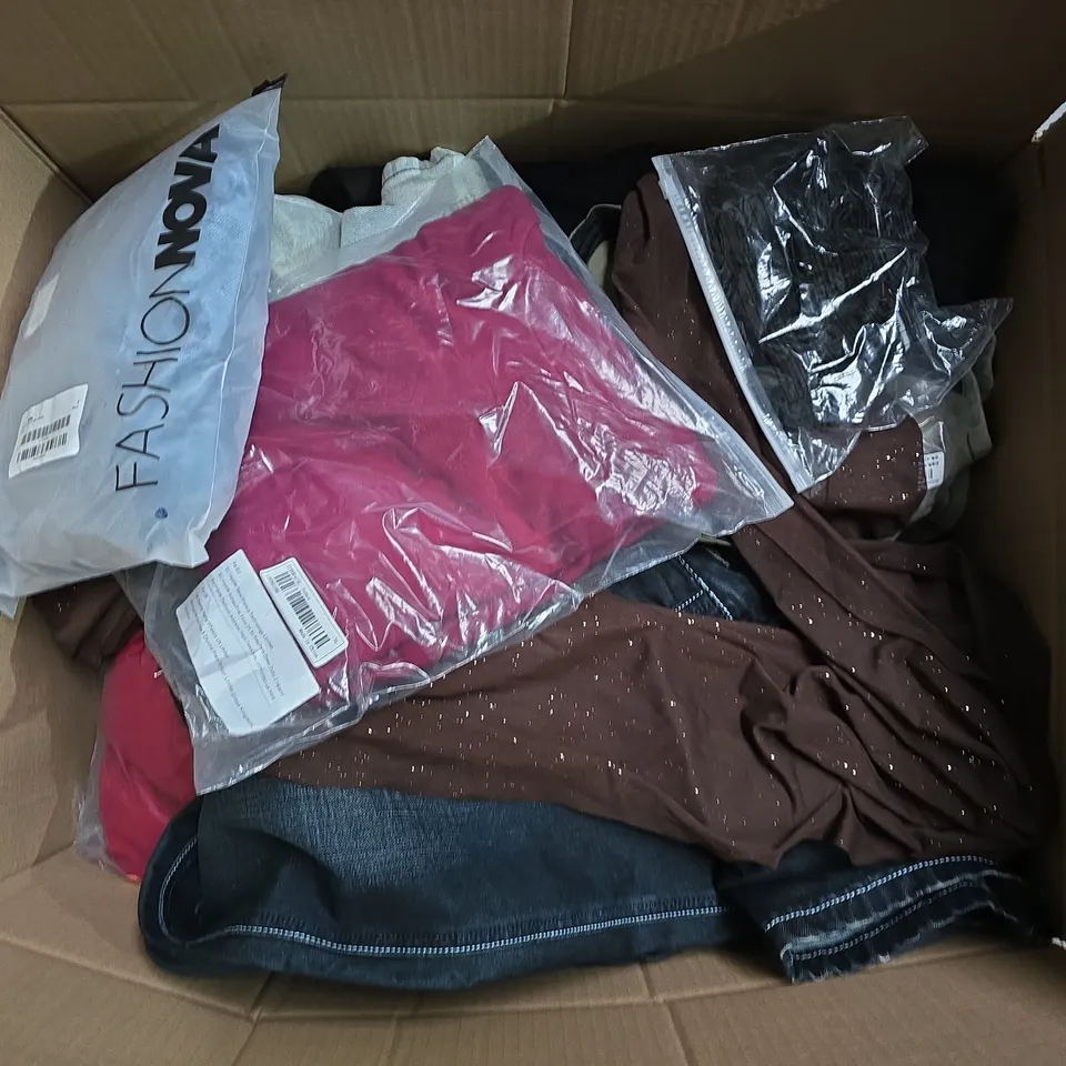 APPROXIMATELY 30 ASSORTED CLOTHING ITEMS IN VARIOUS SIZES, STYLES & COLOURS TO INCLUDE BRANDS SUCH AS FASHIONNOVA, RIVER ISLAND, ORN, ETC - COLLECTION ONLY