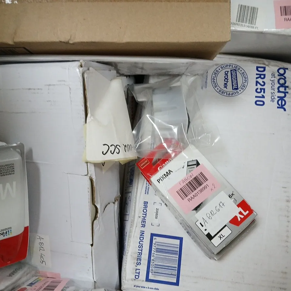 BOX OF APPROXIMATELY 10 ASSORTED ELECTRICAL ITEMS TO INCLUDE PIXMA 585 BLACK XL FINE CARTRIDGE, ETC - COLLECTION ONLY