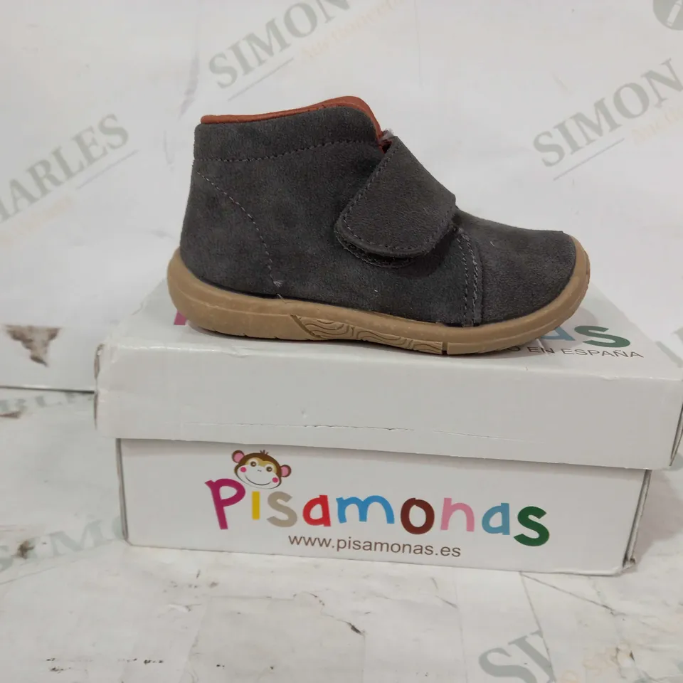 BOXED PAIR OF PISAMONAS TODDLER SHOES IN GREY SIZE 21