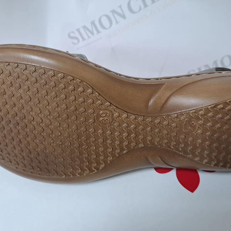 BOXED RIEKER ANTISTRESS SANDLES IN GREY SIZE US 8