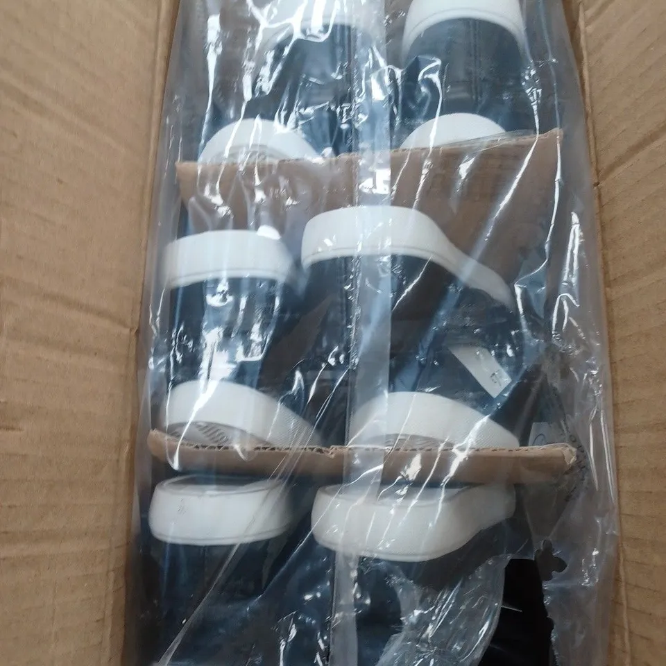 BOX OF APPROXIMATELY 10 LOW BOW SHOE IN BLACK 