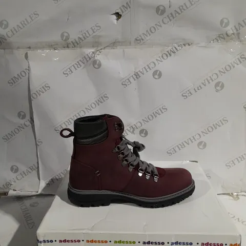 BOXED PAIR OF ADESSO WATERPROOF HIKING BOOTS DRY ROSE SIZE 5