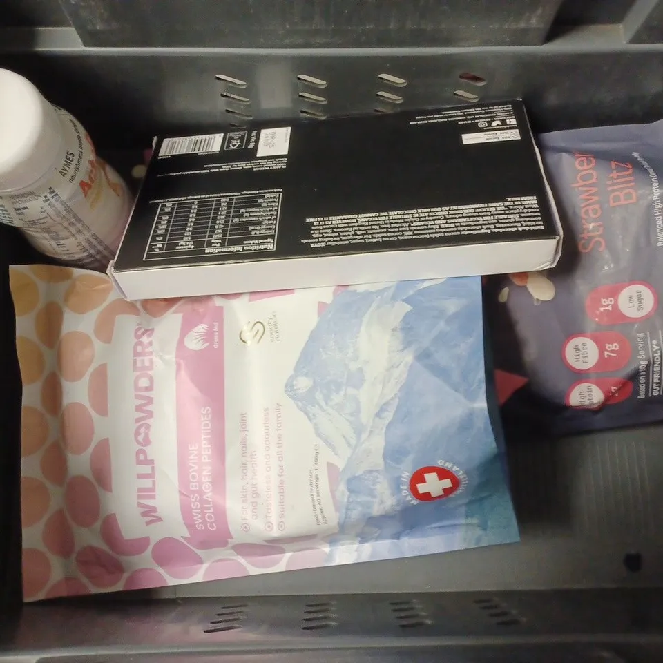 LOT OF APPROX 8 ASSORTED FOOD & DRING ITEMS TO INCLUDE - HOTEL CHOCOLAT CITY BUNNIES - MY PROTEIN IMPACT WHEY PROTEIN - GRIND DARL COFFEE PODS ECT