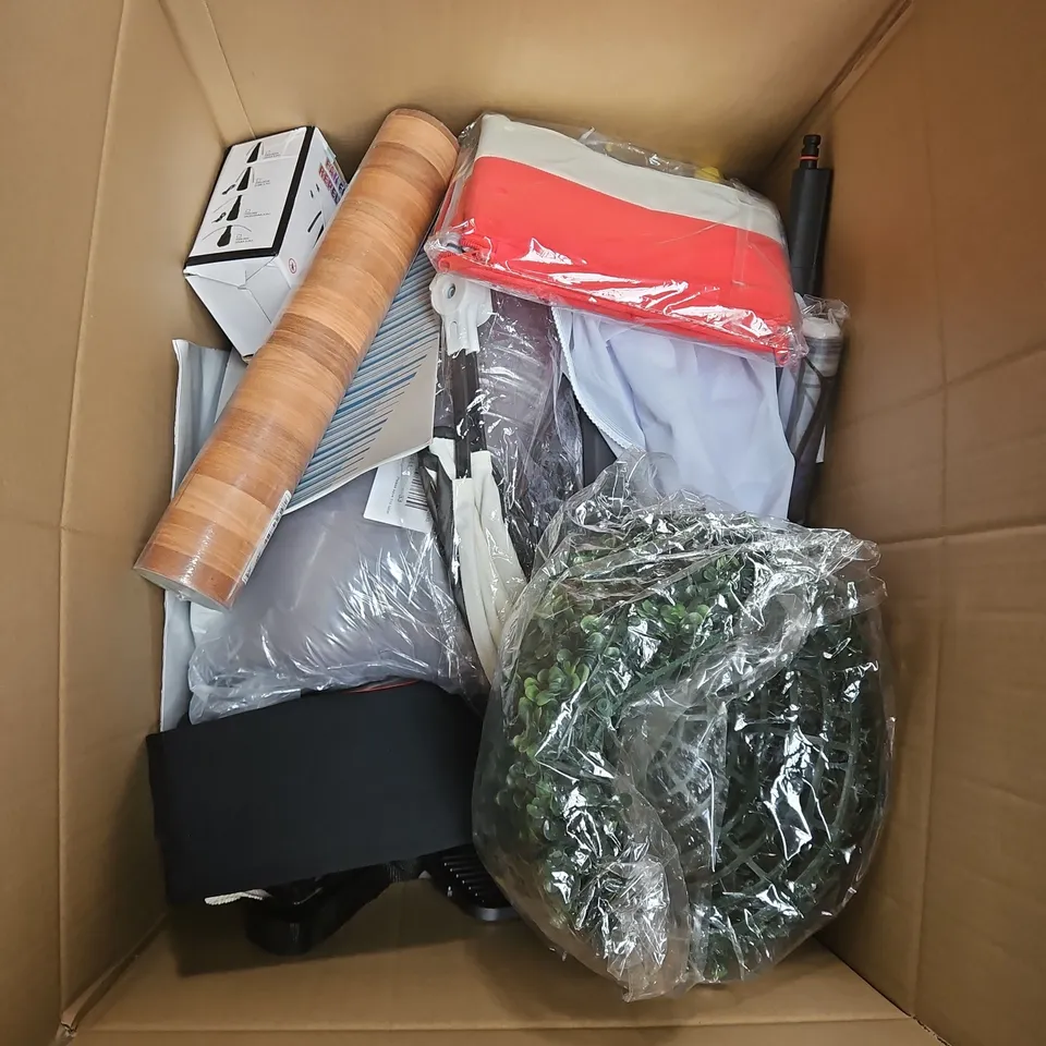 BOX OF APPROXIMATELY 12 ASSORTED HOUSEHOLD ITEMS TO INCLUDE - SLAZENGER SWIMMING CAP - SIZZIX 3D EMBOSSING FOLDER - HEAVY DUTY TABLECLOTH - ETC