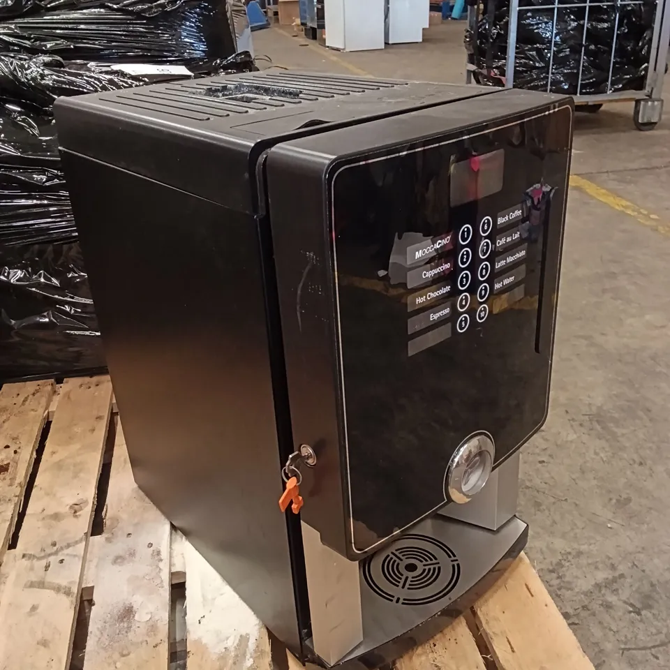 COMPACT EC BEAN-TO-CUP COFFEE MACHINE