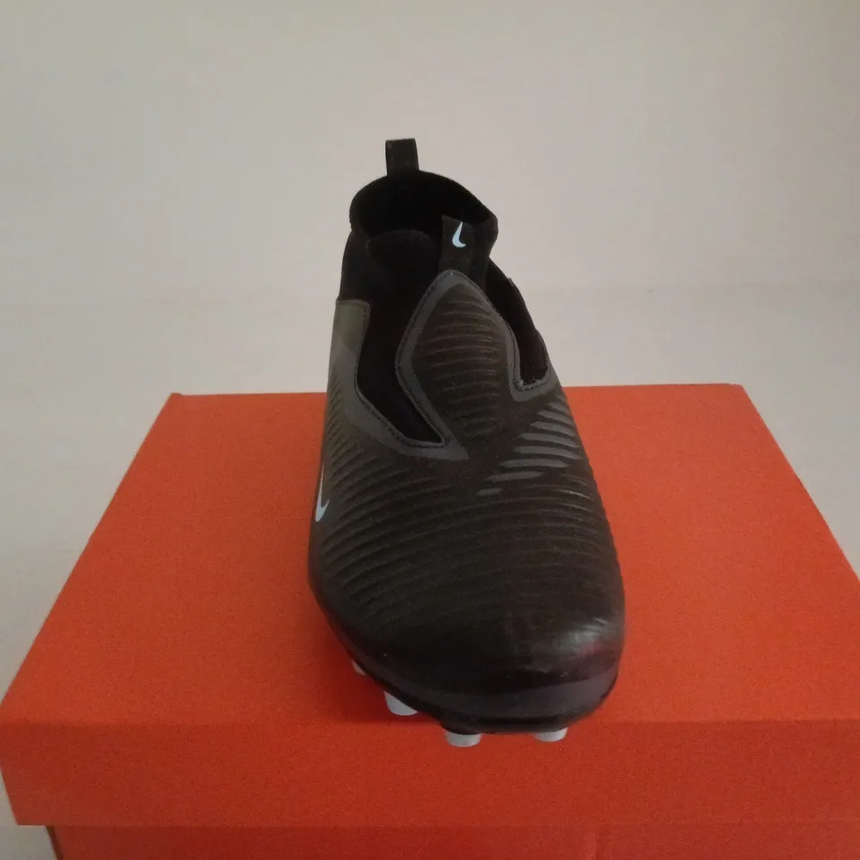 NIKE JUNIOR PHANTOM FOOTBALL BOOTS UK 5 KIDS BOXED