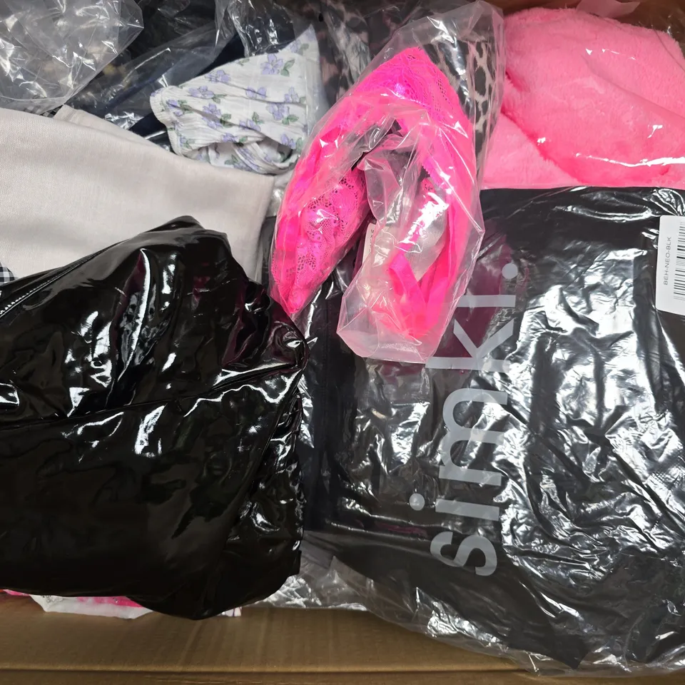 APPROXIMATELY 25 ASSORTED CLOTHING AND FASHION PRODUCTS IN VARIOUS STYLES AND SIZES - COLLECTION ONLY