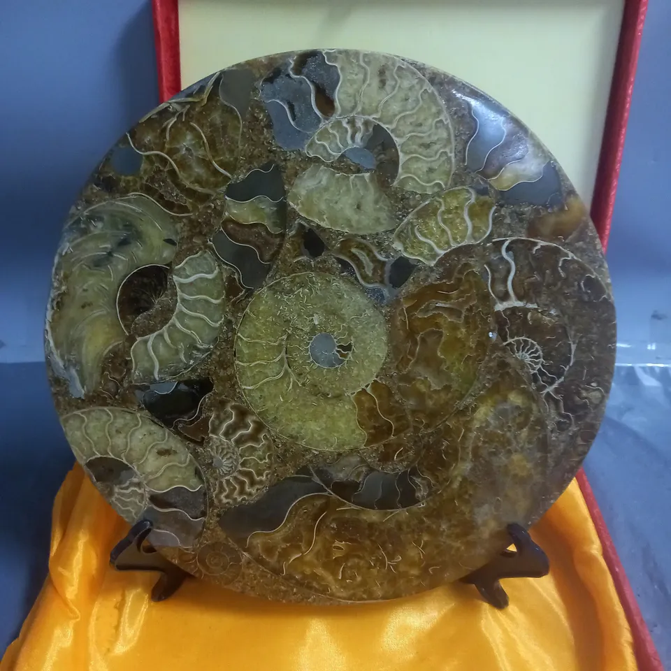 DECORATIVE PLATE WITH STAND