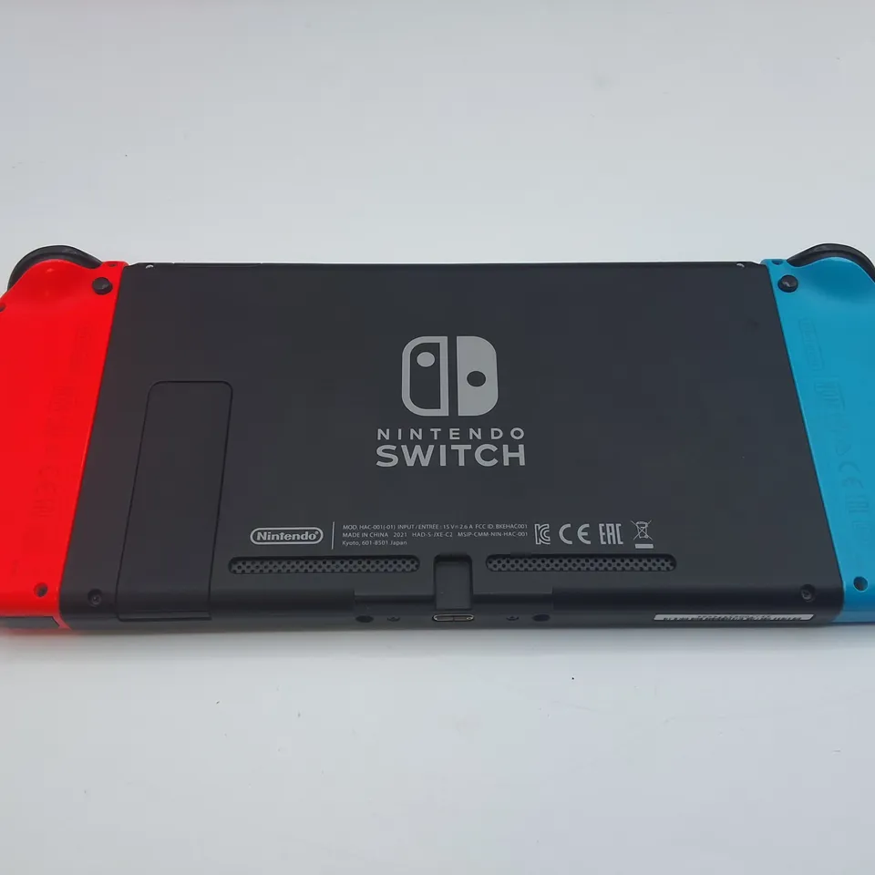 BOXED NINTENDO SWITCH GAMES CONSOLE WITH ACCESSORIES 