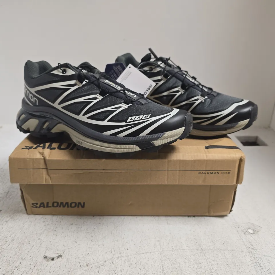 BOXED PAIR OF SALOMON XT-6 GTX TRAINERS IN DARK GREY SIZE UK 8
